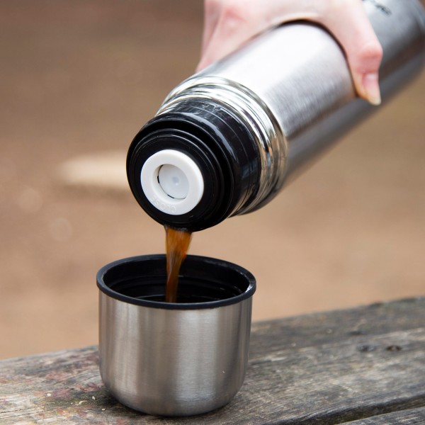 Garrafa térmica Aktive 750 ml em aço inoxidável com copo | Distria