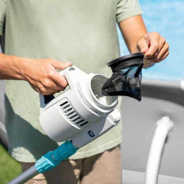 Aspiradora de piscina manual con batería INTEX | Distria
